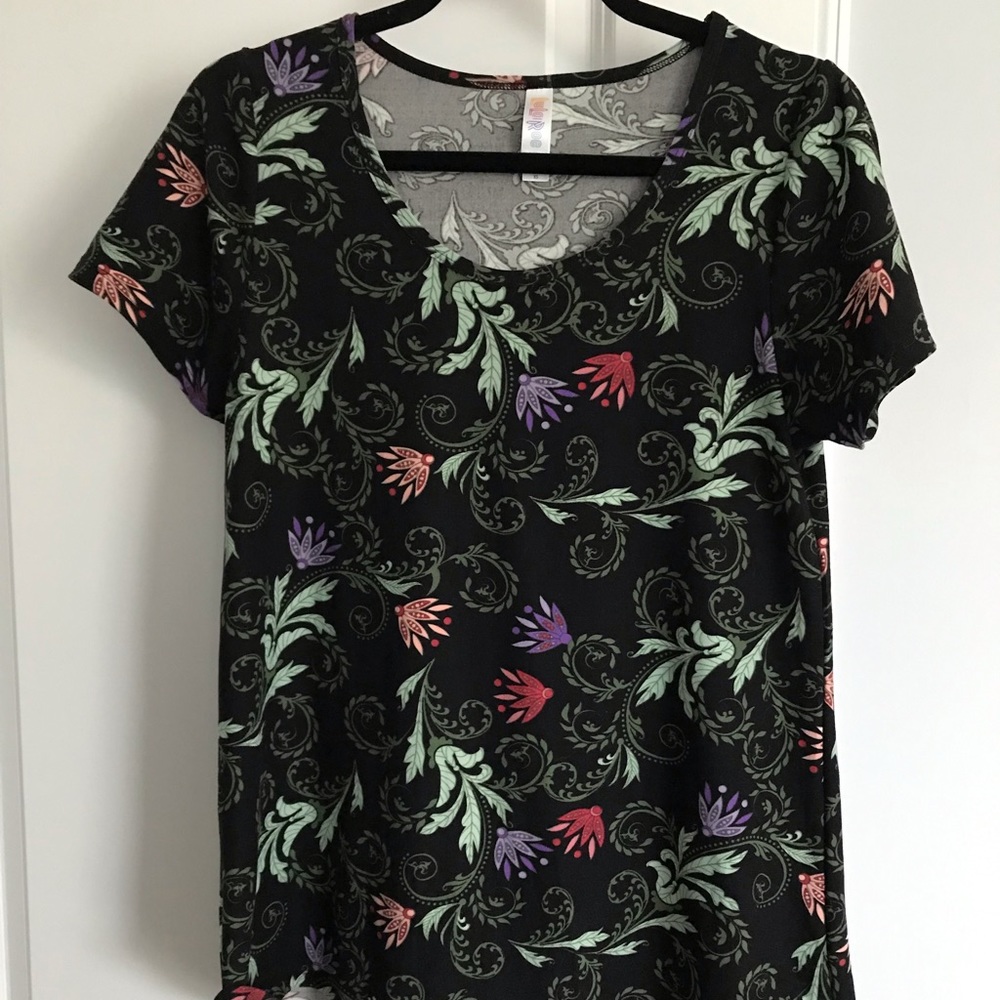 XS LulaRoe Classic T